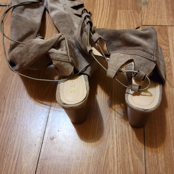 Shoe - Picture 2 of 2